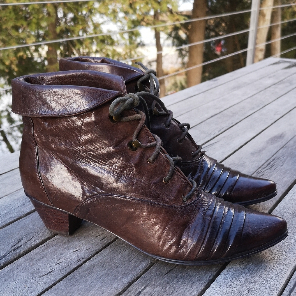 Everybody by BZ Moda leather granny boots